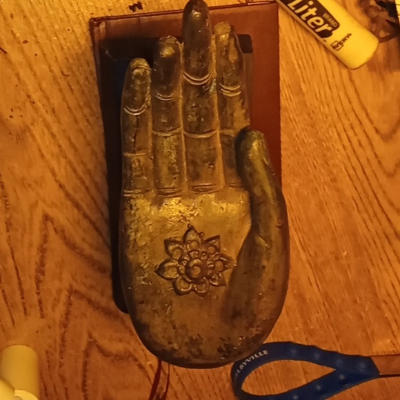 19th early 20th C. Thai brass Buddha hand w/ chakra flower. - Picture 12 of 16